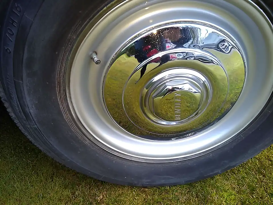 Used 1951 Bentley Mk Vi Grey - Interior and Exterior details 15