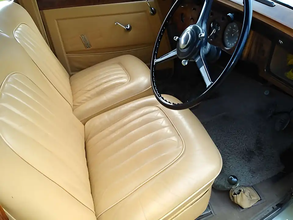 Used 1951 Bentley Mk Vi Grey - Interior and Exterior details 6