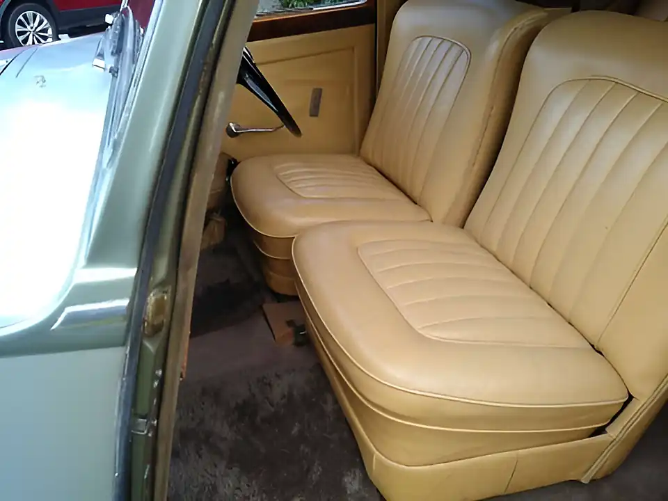 Used 1951 Bentley Mk Vi Grey - Interior and Exterior details 7