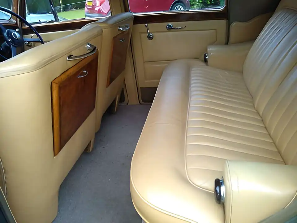 Used 1951 Bentley Mk Vi Grey - Interior and Exterior details 8