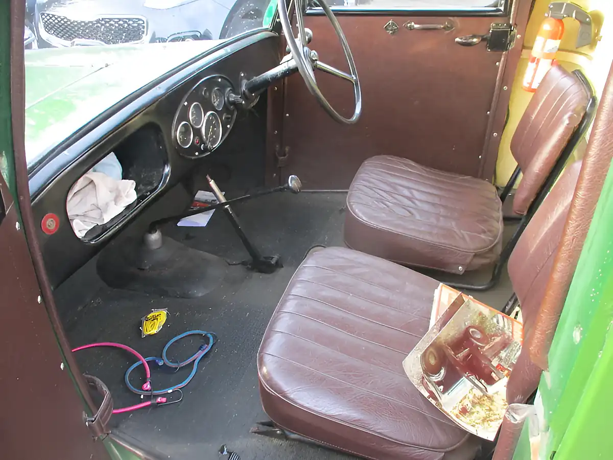 Used 1952 Jowett Bradford Green - Interior and Exterior details 12