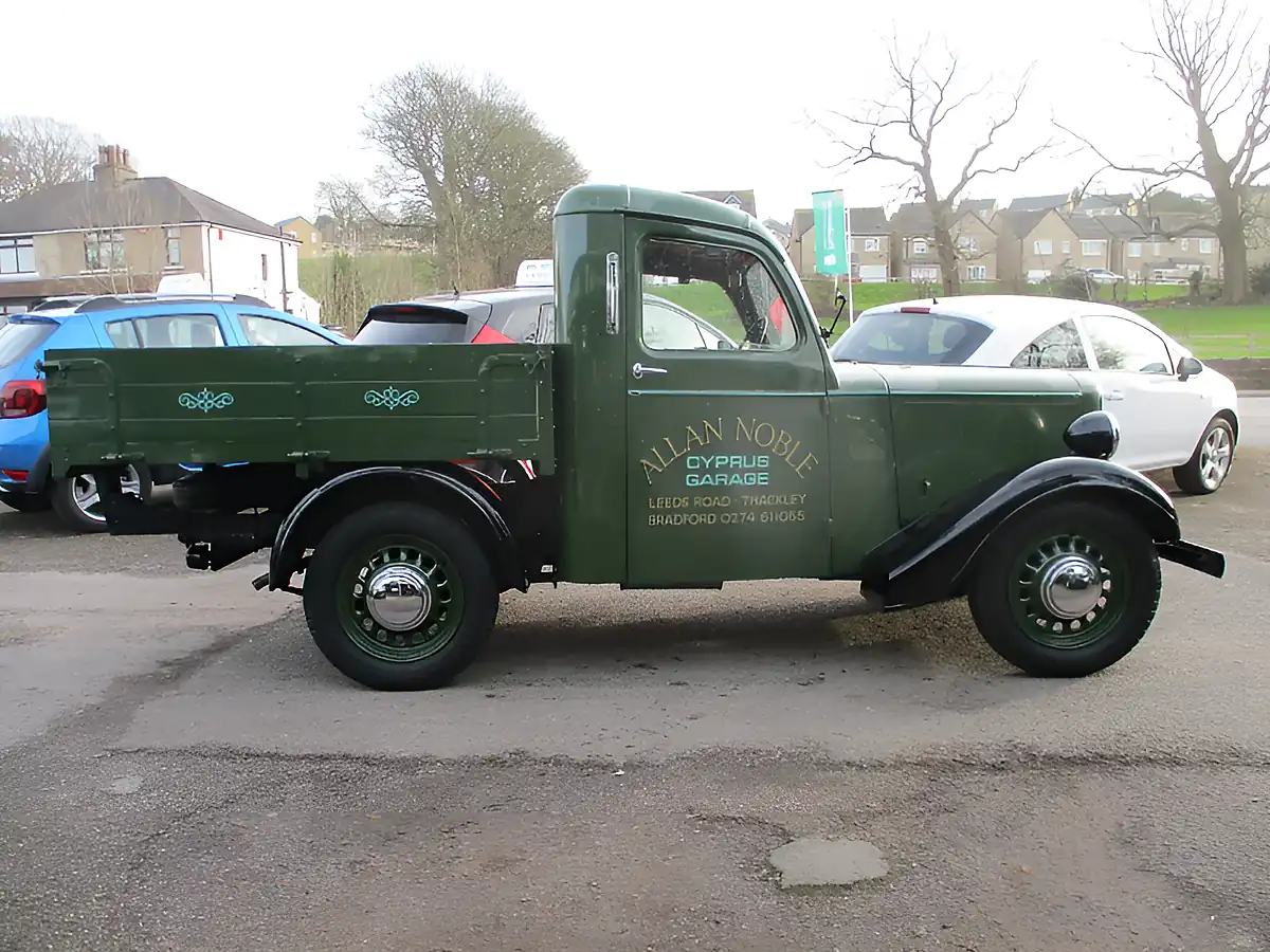 Used 1952 Jowett Bradford Green - Interior and Exterior details 2