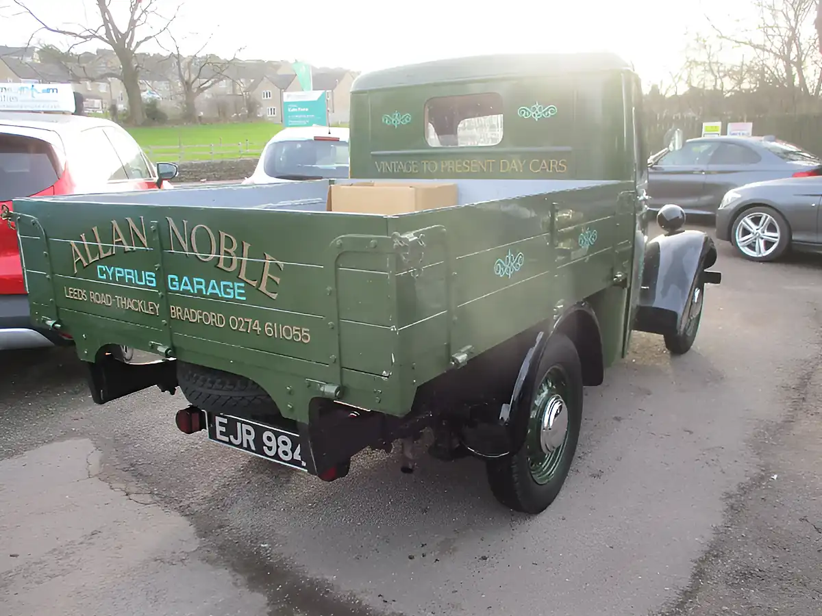 Used 1952 Jowett Bradford Green - Interior and Exterior details 6