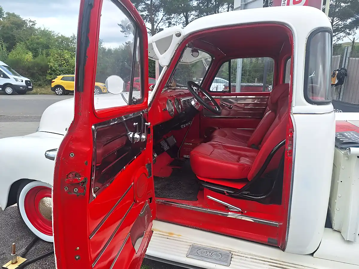 Used 1953 GMC 3500 White - Interior and Exterior details 10