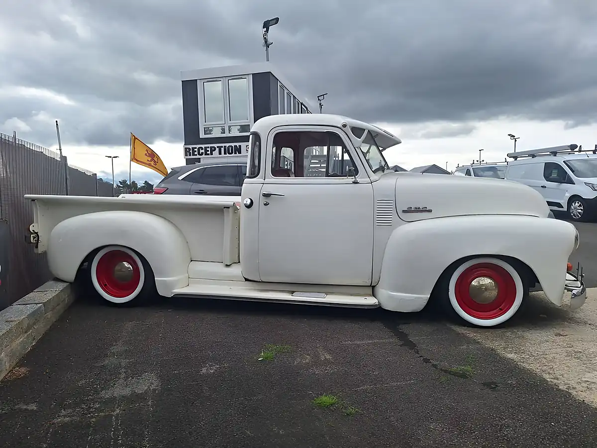 Used 1953 GMC 3500 White - Interior and Exterior details 4