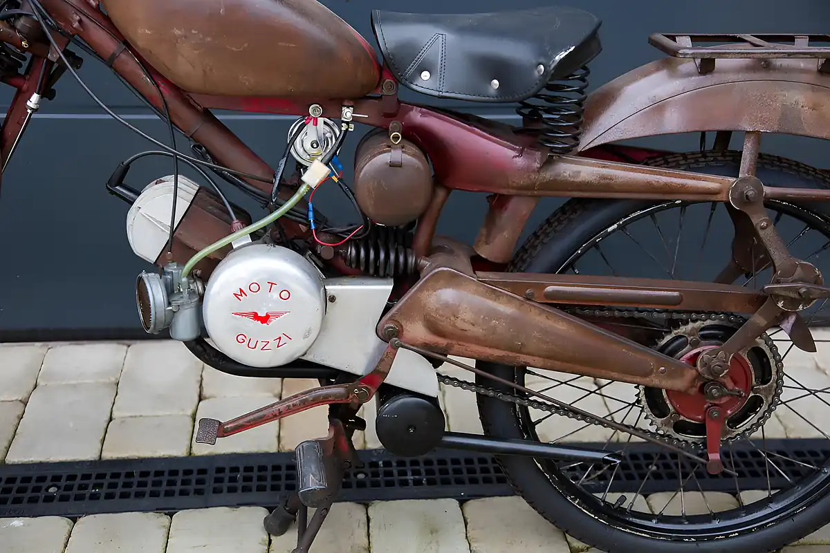 Used 1955 Moto Guzzi Cardelino Red - Interior and Exterior details 16
