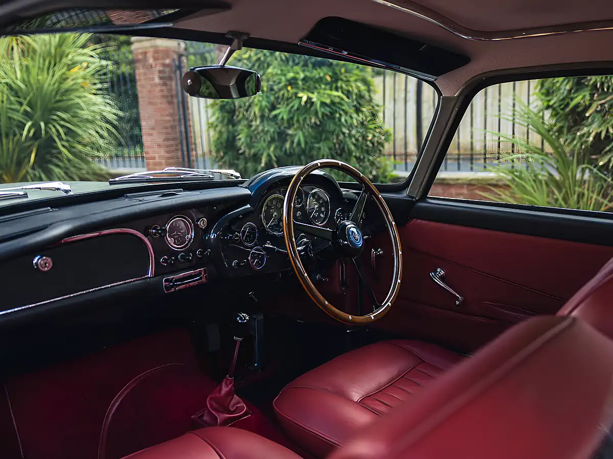 Used 1960 Aston Martin DB4 GT Snow Shadow Grey - Interior and Exterior details 11