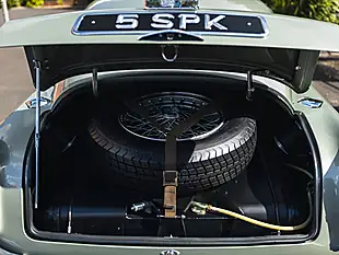 Used 1960 Aston Martin DB4 GT Snow Shadow Grey - Interior and Exterior details 17