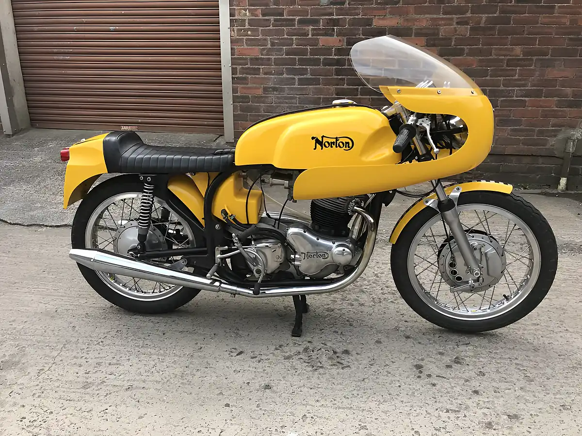 Used 1960 Norton Cafe Racer Dunstall - Interior and Exterior details 9