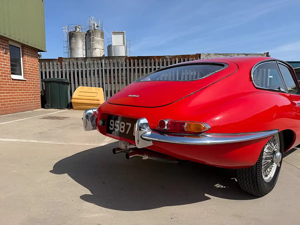 Used 1962 Jaguar E-Type Red - Interior and Exterior details 19