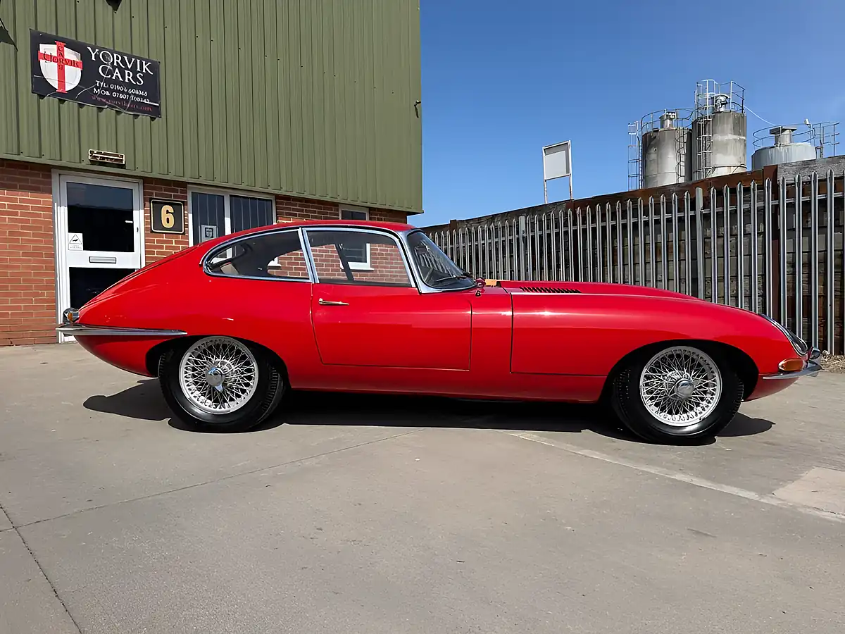 Used 1962 Jaguar E-Type Red - Interior and Exterior details 6