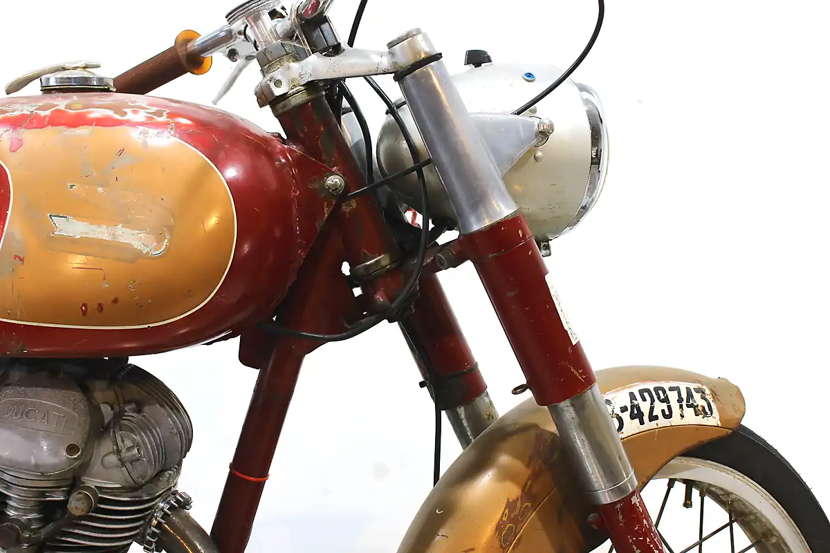 Used 1964 Ducati TS175 Red/Gold - Interior and Exterior details 4
