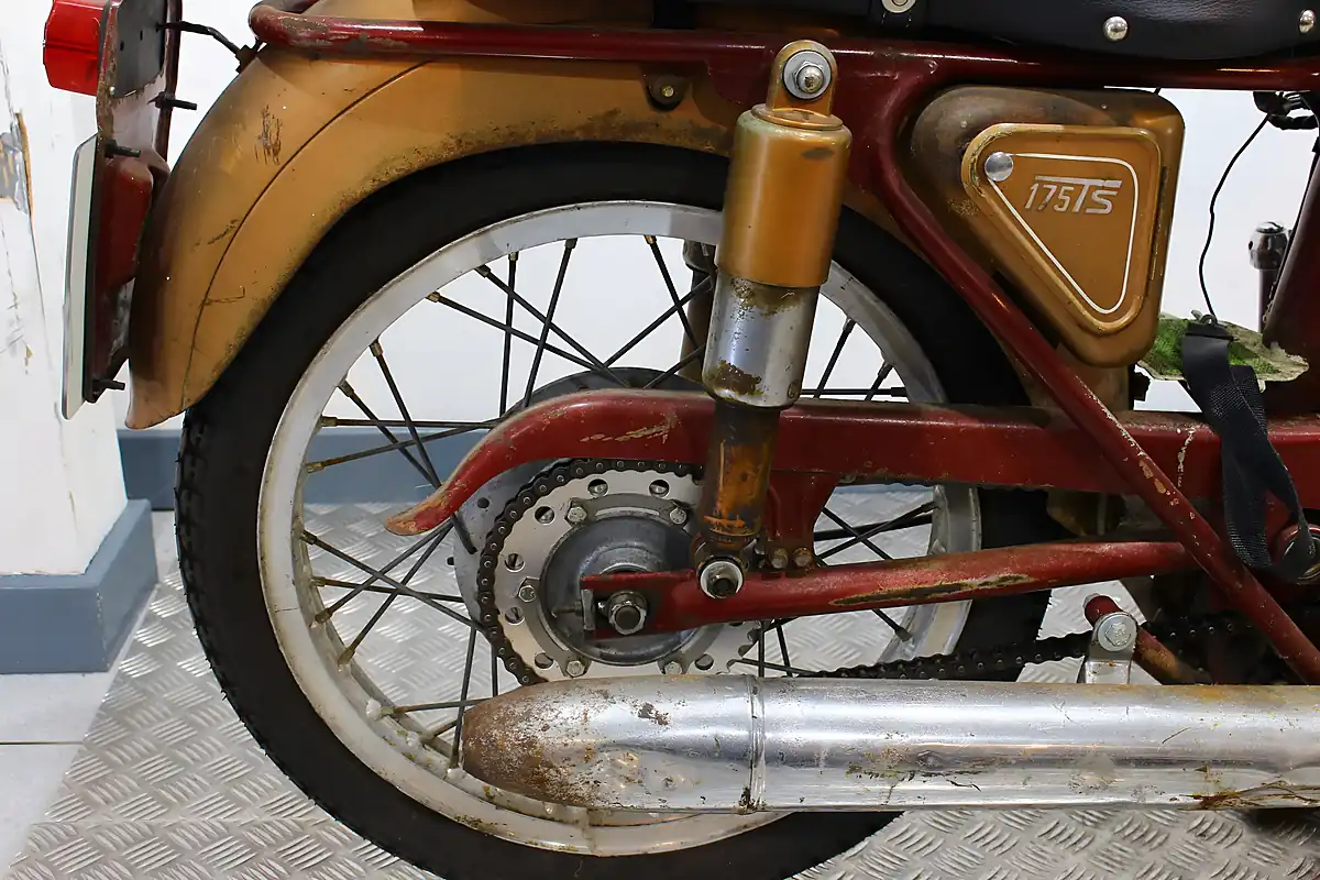 Used 1964 Ducati TS175 Red/Gold - Interior and Exterior details 7