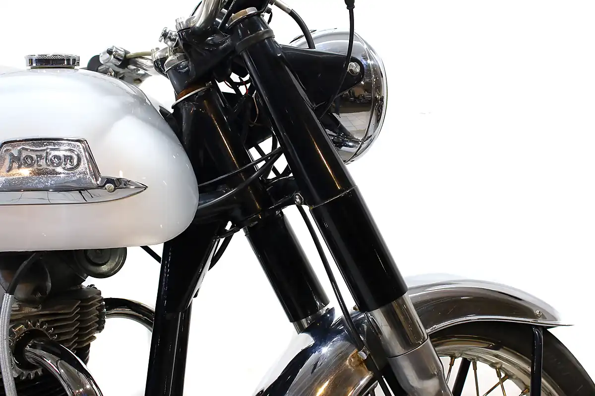 Used 1964 Norton Atlas 750 Silver - Interior and Exterior details 4