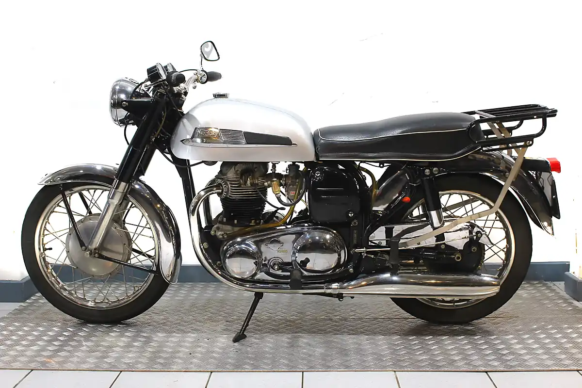 Used 1964 Norton Atlas 750 Silver - Interior and Exterior details 9