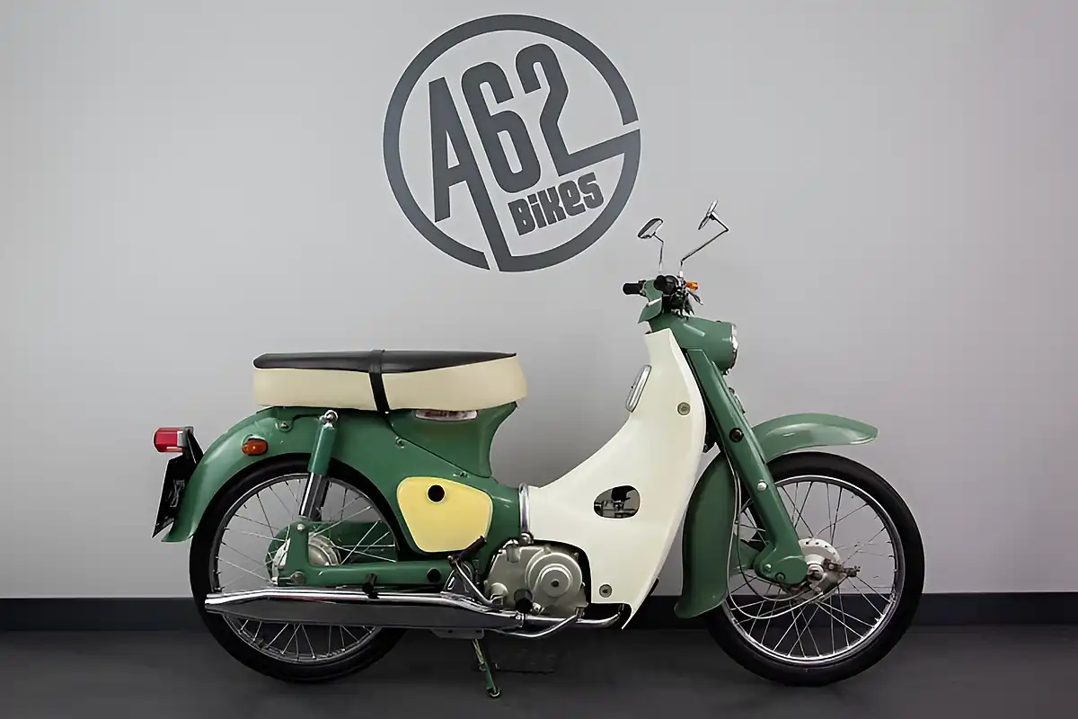 Used 1965 Honda C100 Green - Interior and Exterior details 3