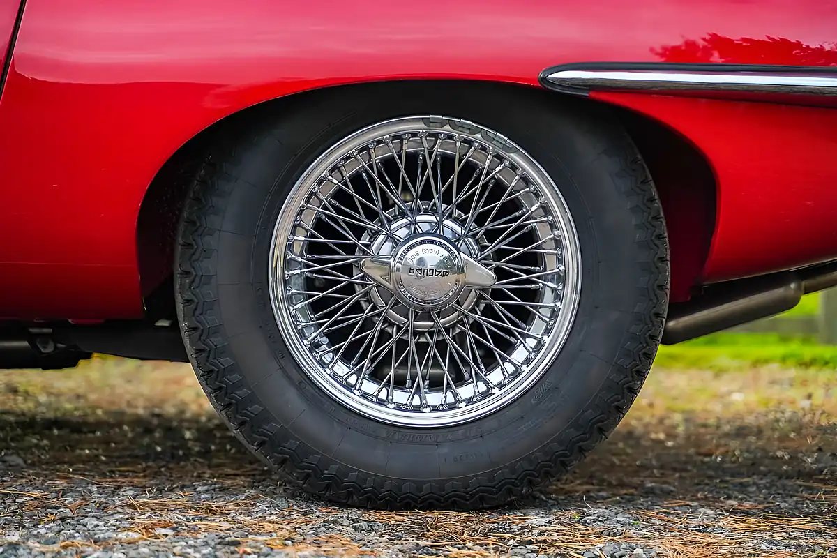 Used 1965 Jaguar E-Type Series I Fhc Carmen Red - Interior and Exterior details 11