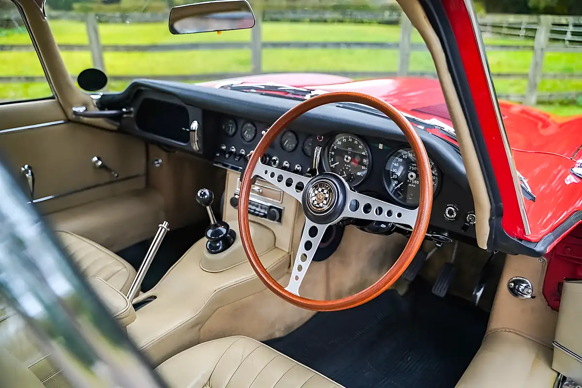 Used 1965 Jaguar E-Type Series I Fhc Carmen Red - Interior and Exterior details 12