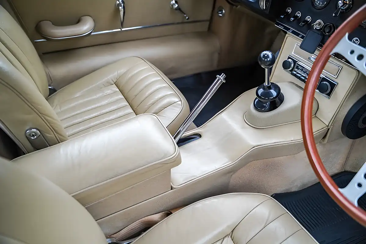 Used 1965 Jaguar E-Type Series I Fhc Carmen Red - Interior and Exterior details 13