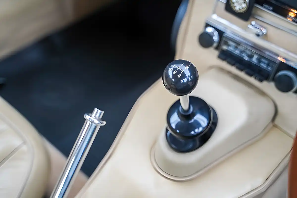 Used 1965 Jaguar E-Type Series I Fhc Carmen Red - Interior and Exterior details 14