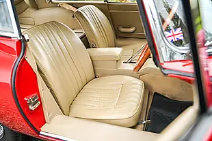 Used 1965 Jaguar E-Type Series I Fhc Carmen Red - Interior and Exterior details 17