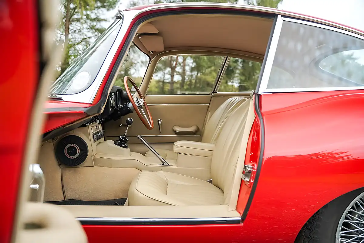 Used 1965 Jaguar E-Type Series I Fhc Carmen Red - Interior and Exterior details 18