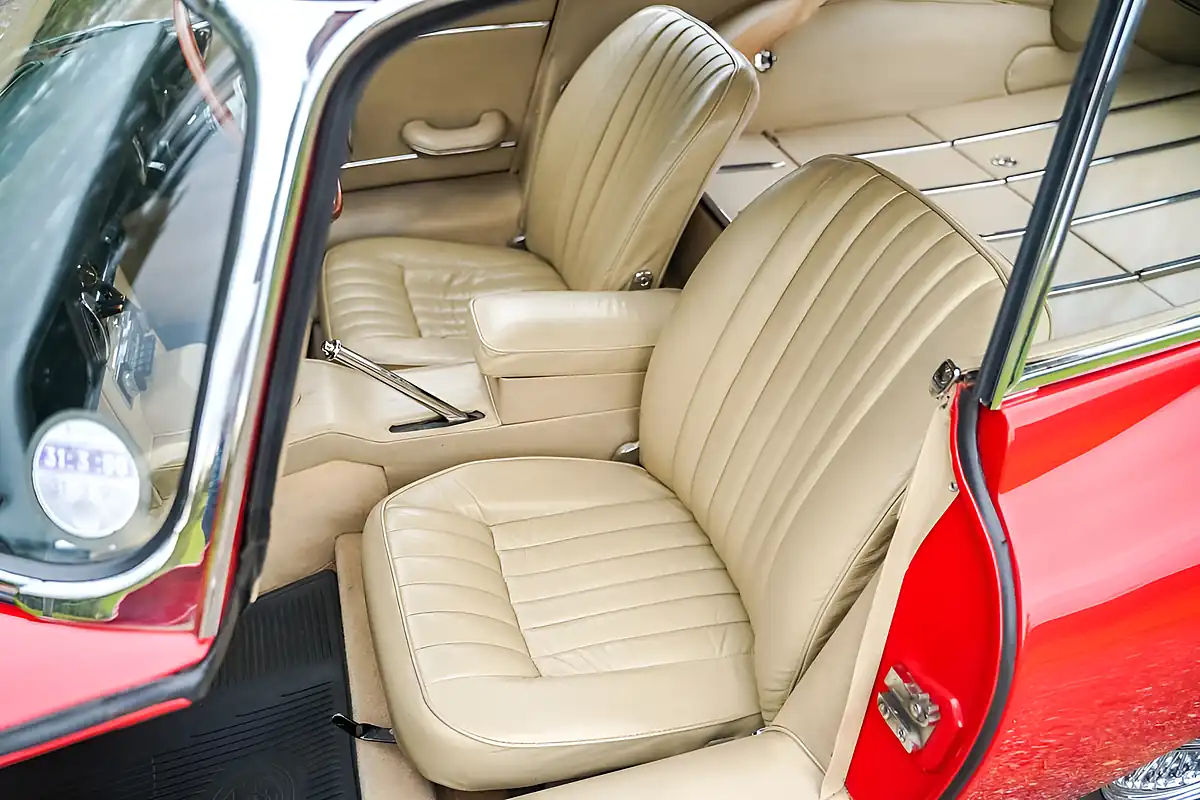 Used 1965 Jaguar E-Type Series I Fhc Carmen Red - Interior and Exterior details 19