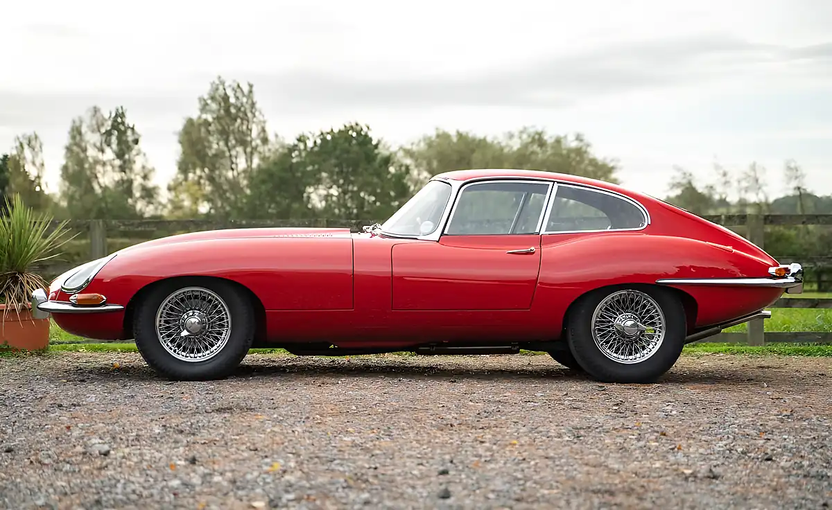 Used 1965 Jaguar E-Type Series I Fhc Carmen Red - Interior and Exterior details 5