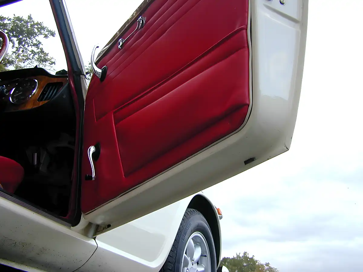Used 1965 Triumph TR4 TR4a Irs Surrey Top White - Interior and Exterior details 15