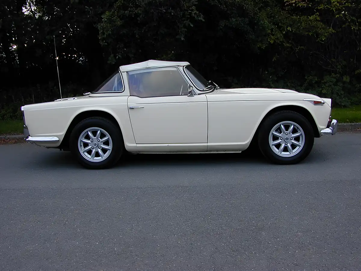 Used 1965 Triumph TR4 TR4a Irs Surrey Top White - Interior and Exterior details 2