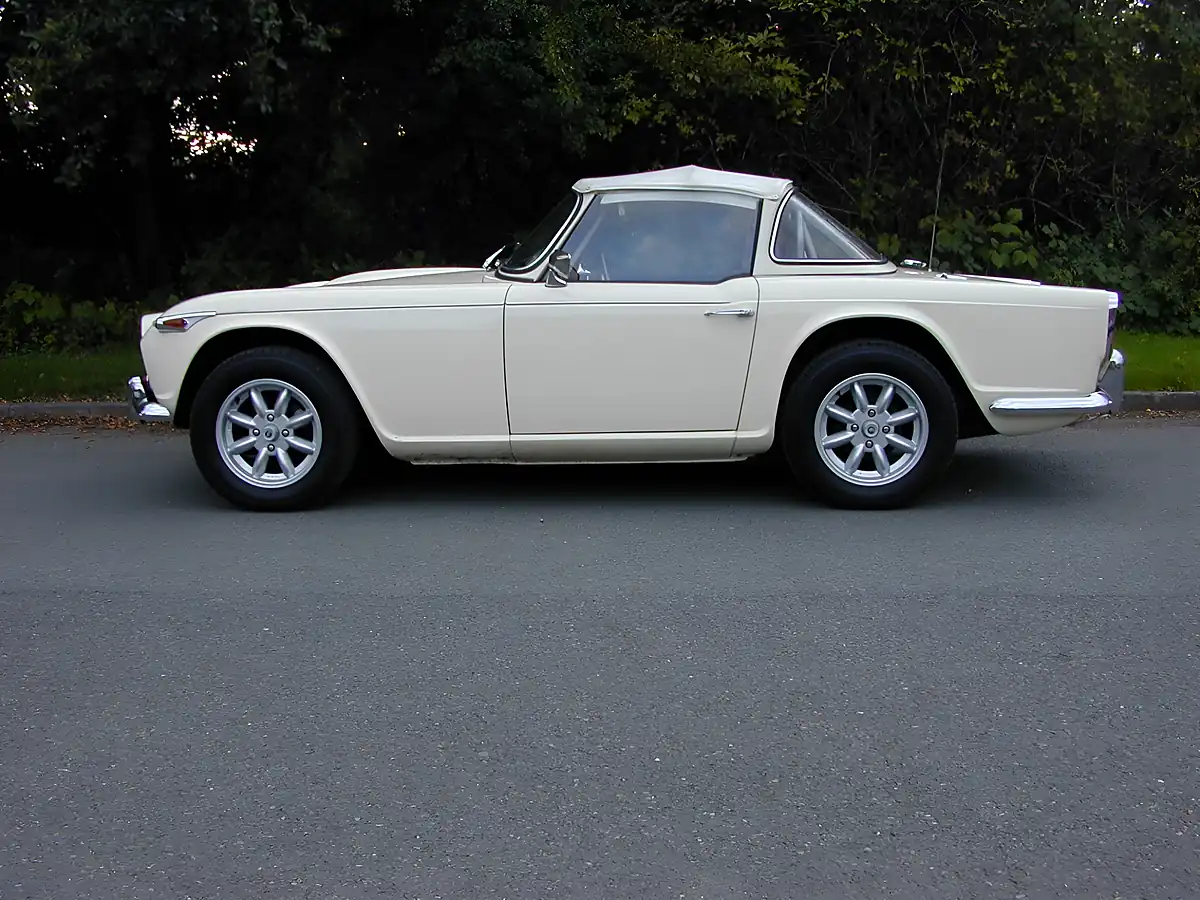 Used 1965 Triumph TR4 TR4a Irs Surrey Top White - Interior and Exterior details 7