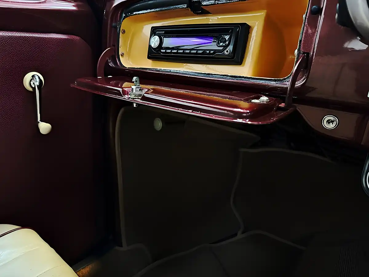 Used 1965 Volkswagen Beetle Red - Interior and Exterior details 18