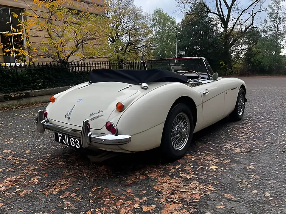 Used 1966 Austin-Healey 3000 White - Interior and Exterior details 7