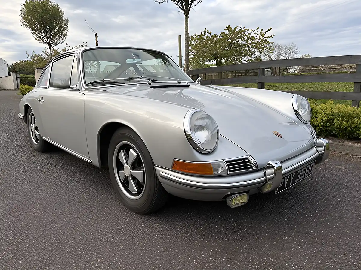 Used 1966 Porsche 912 Coupe Polar Silver - Interior and Exterior details 3