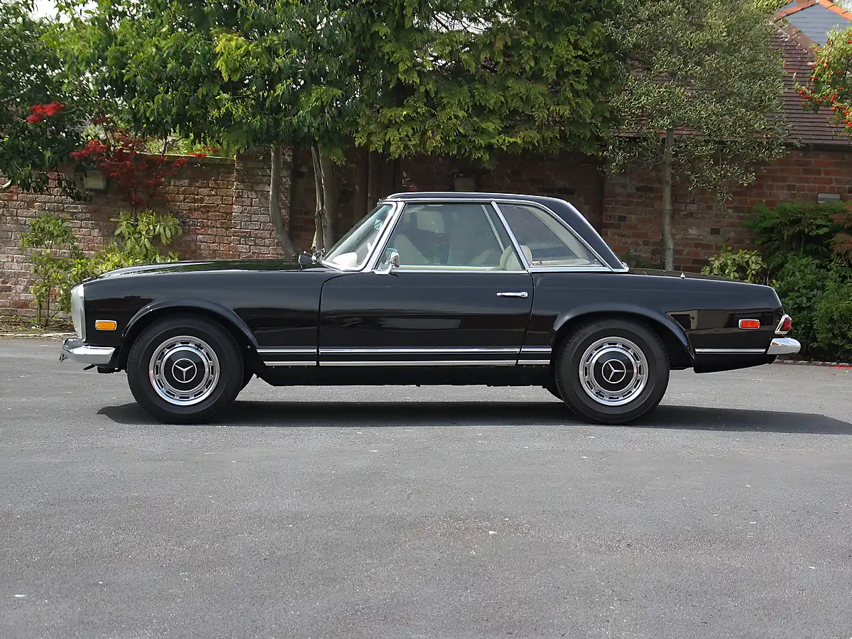 Used 1968 Mercedes-Benz 280SL Pagoda Black - Interior and Exterior details 2