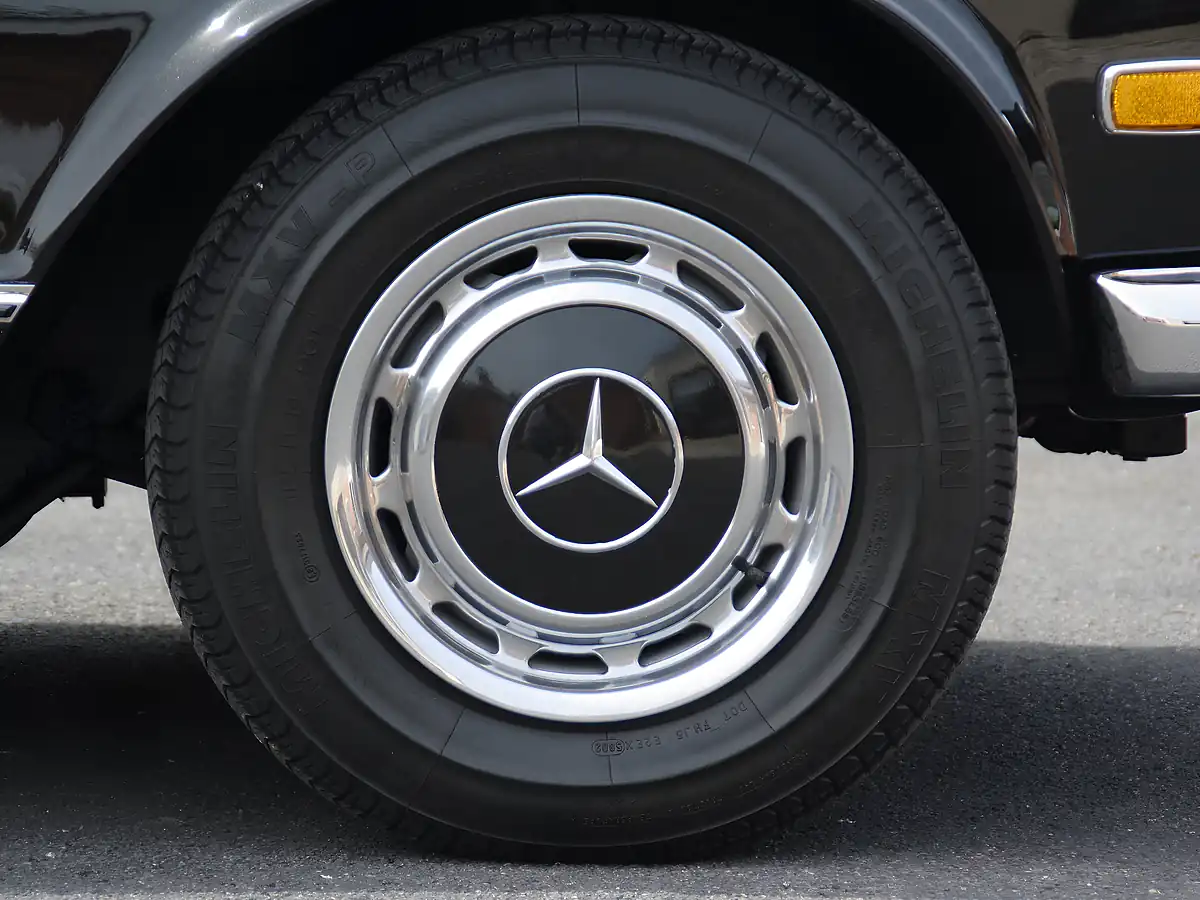 Used 1968 Mercedes-Benz 280SL Pagoda Black - Interior and Exterior details 7