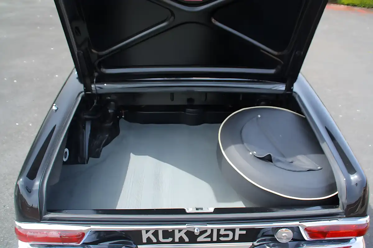 Used 1968 Mercedes-Benz 280SL Pagoda Black - Interior and Exterior details 18