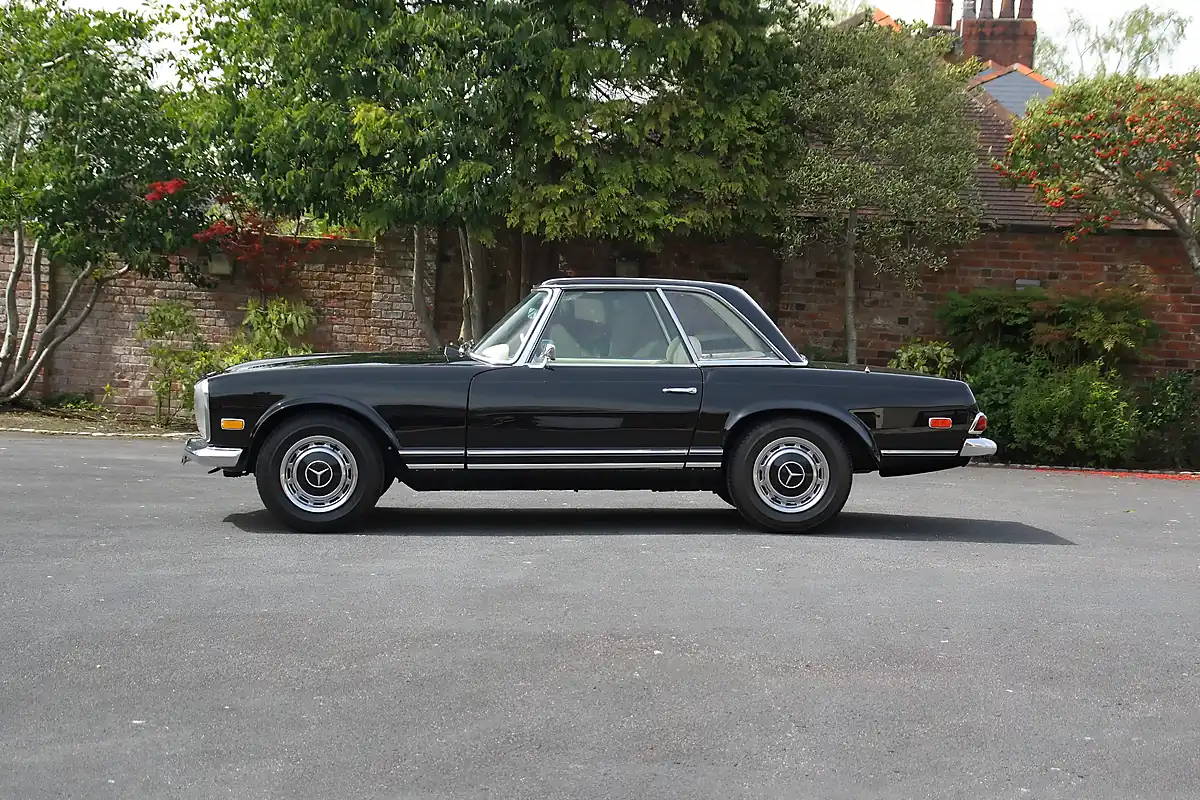 Used 1968 Mercedes-Benz 280SL Pagoda Black - Interior and Exterior details 2