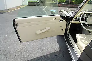 Used 1968 Mercedes-Benz 280SL Pagoda Black - Interior and Exterior details 9