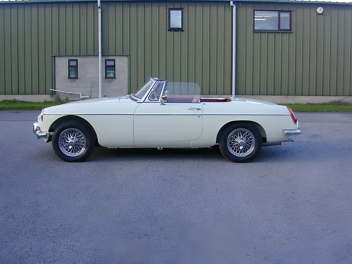 Used 1968 MG Mgb Chrome Bumper Roadster White - Interior and Exterior details 5