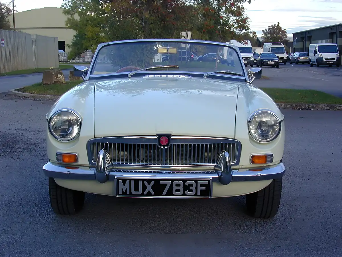 Used 1968 MG Mgb Chrome Bumper Roadster White - Interior and Exterior details 7