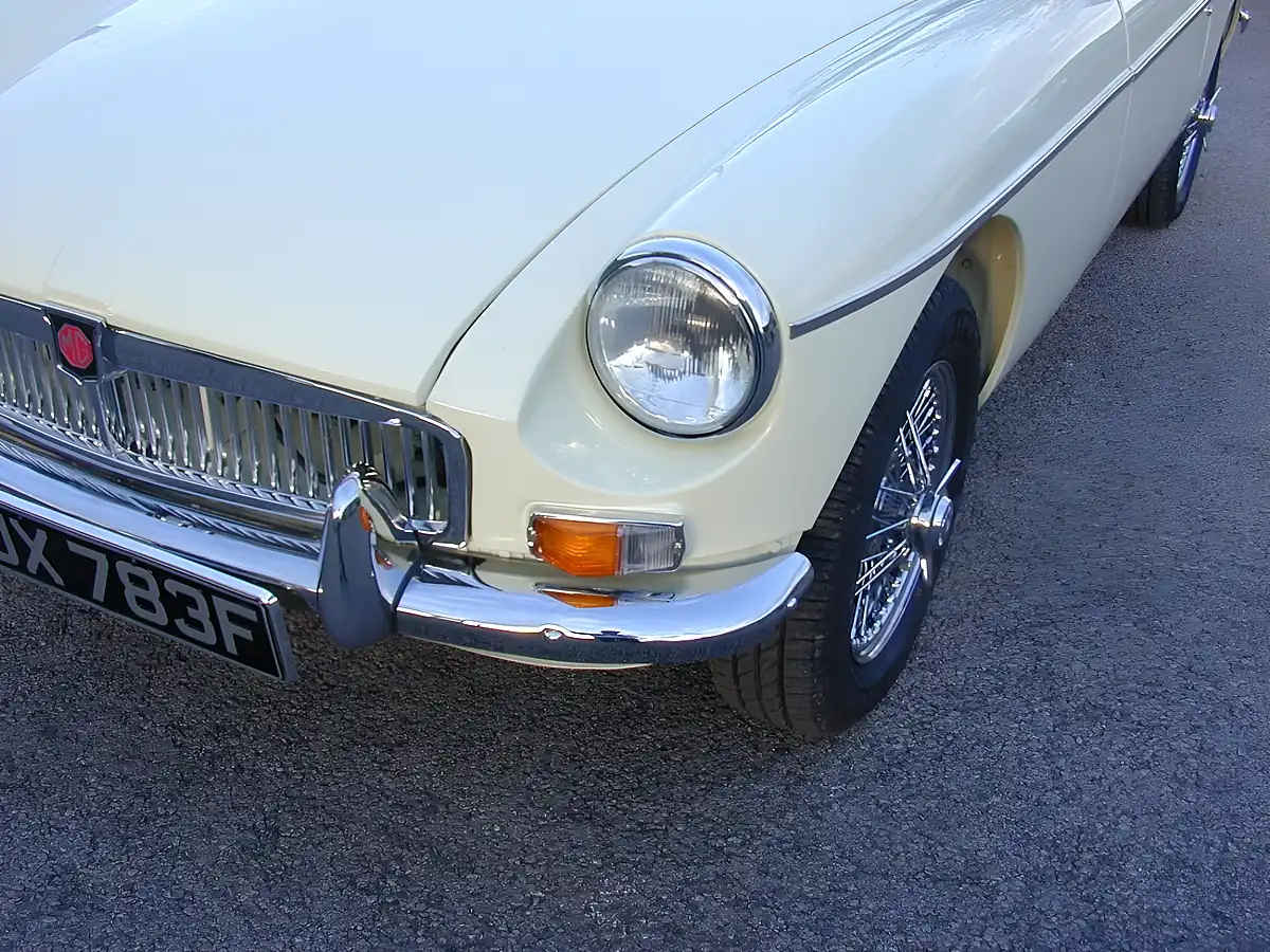 Used 1968 MG Mgb Chrome Bumper Roadster White - Interior and Exterior details 9