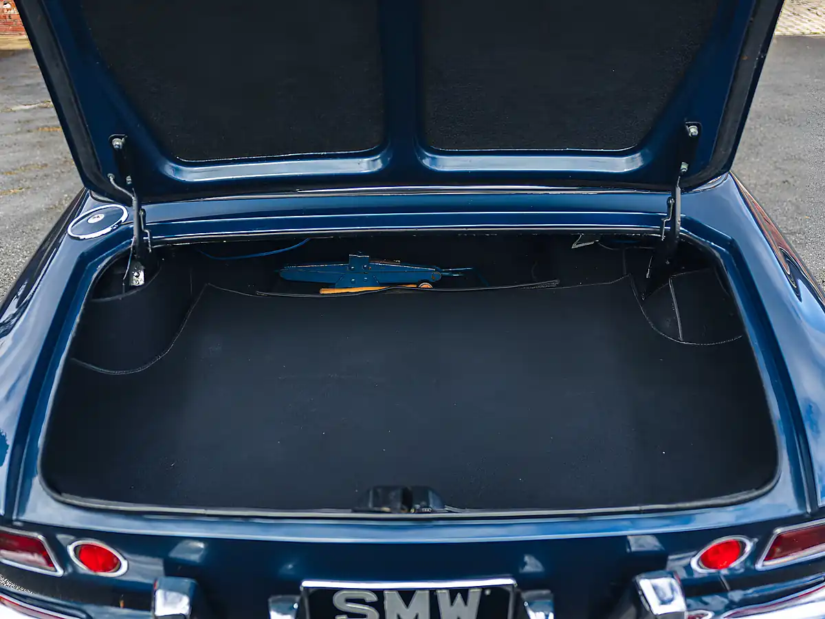 Used 1969 Ferrari 365 Gtc Blue - Interior and Exterior details 16