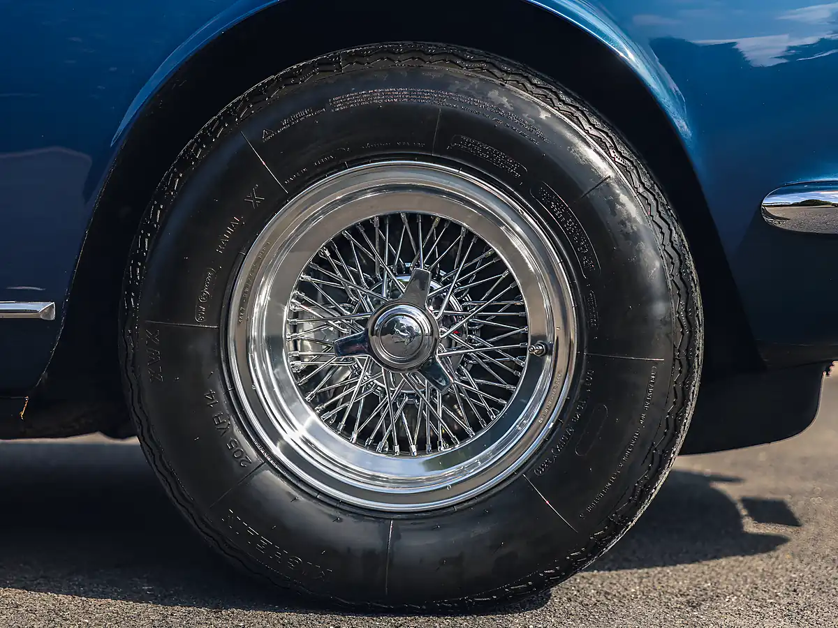 Used 1969 Ferrari 365 Gtc Blue - Interior and Exterior details 7