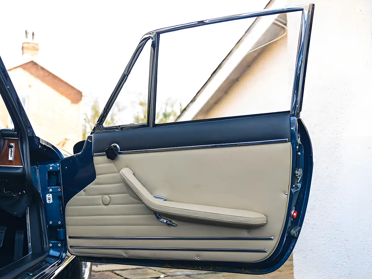 Used 1969 Ferrari 365 Gtc Blue - Interior and Exterior details 9