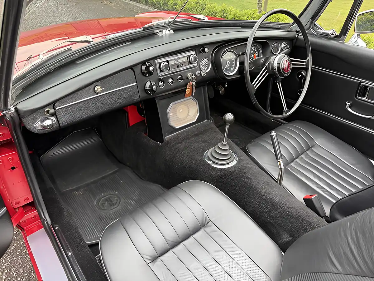 Used 1969 MG B Roadster Red - Interior and Exterior details 17