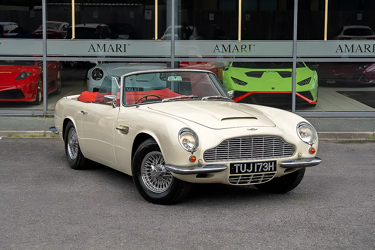 Used 1970 Aston Martin DB6 Mk Ii Volante Old English White - Front View
