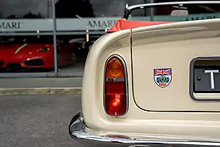 Used 1970 Aston Martin DB6 Mk Ii Volante Old English White - Interior and Exterior details 10