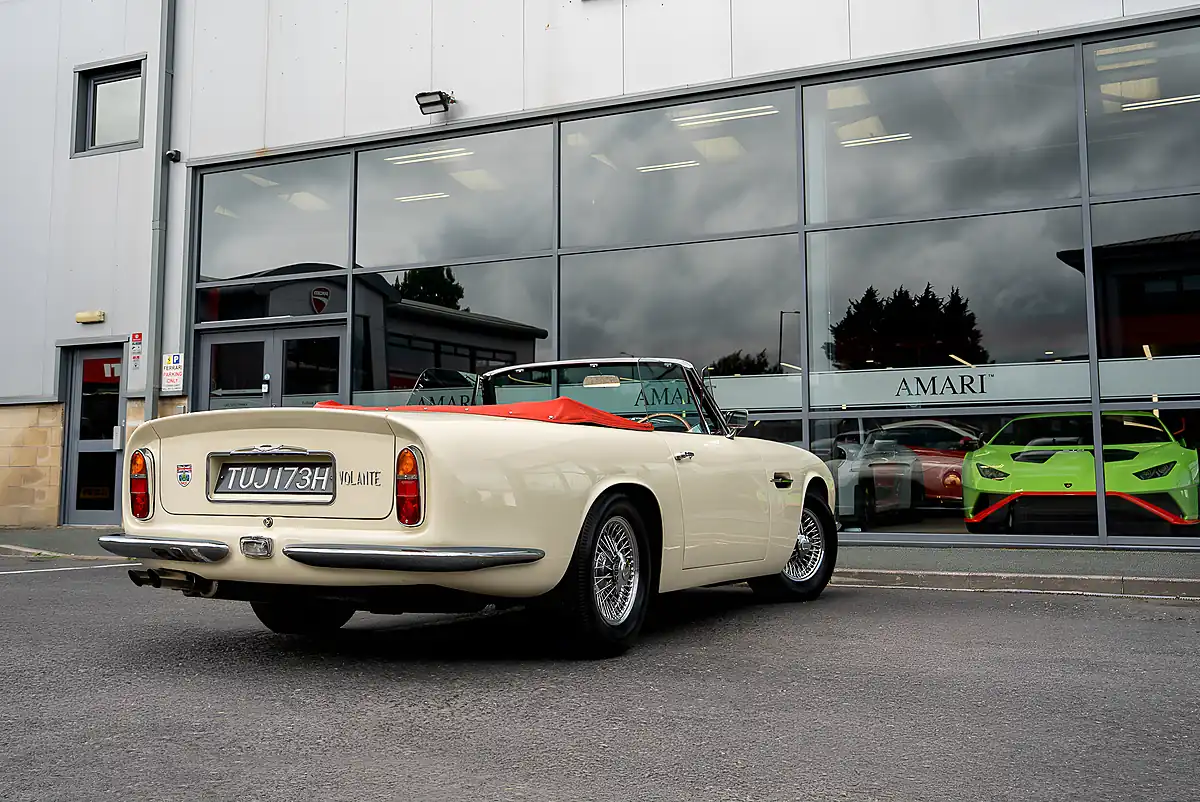 Used 1970 Aston Martin DB6 Mk Ii Volante Old English White - Interior and Exterior details 13