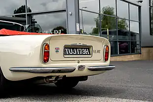 Used 1970 Aston Martin DB6 Mk Ii Volante Old English White - Interior and Exterior details 14